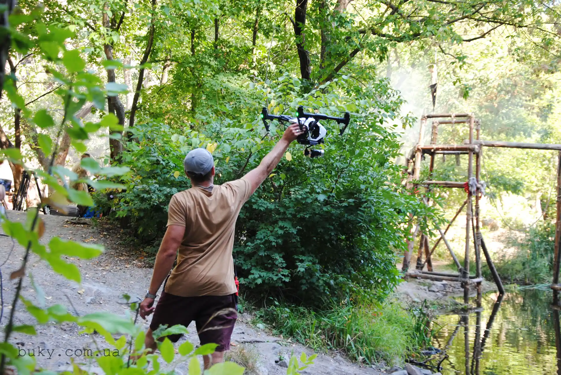 Запуск квадрокоптера під час зйомок серіалу в Буцькому каньйоні