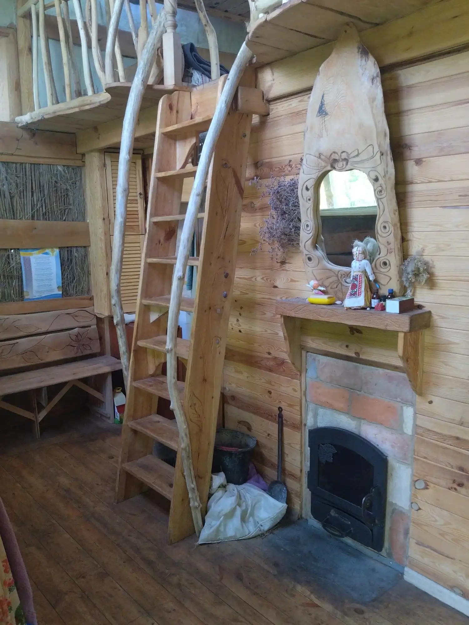 Проживання на Буцькому каньйоні - Казак біля річки