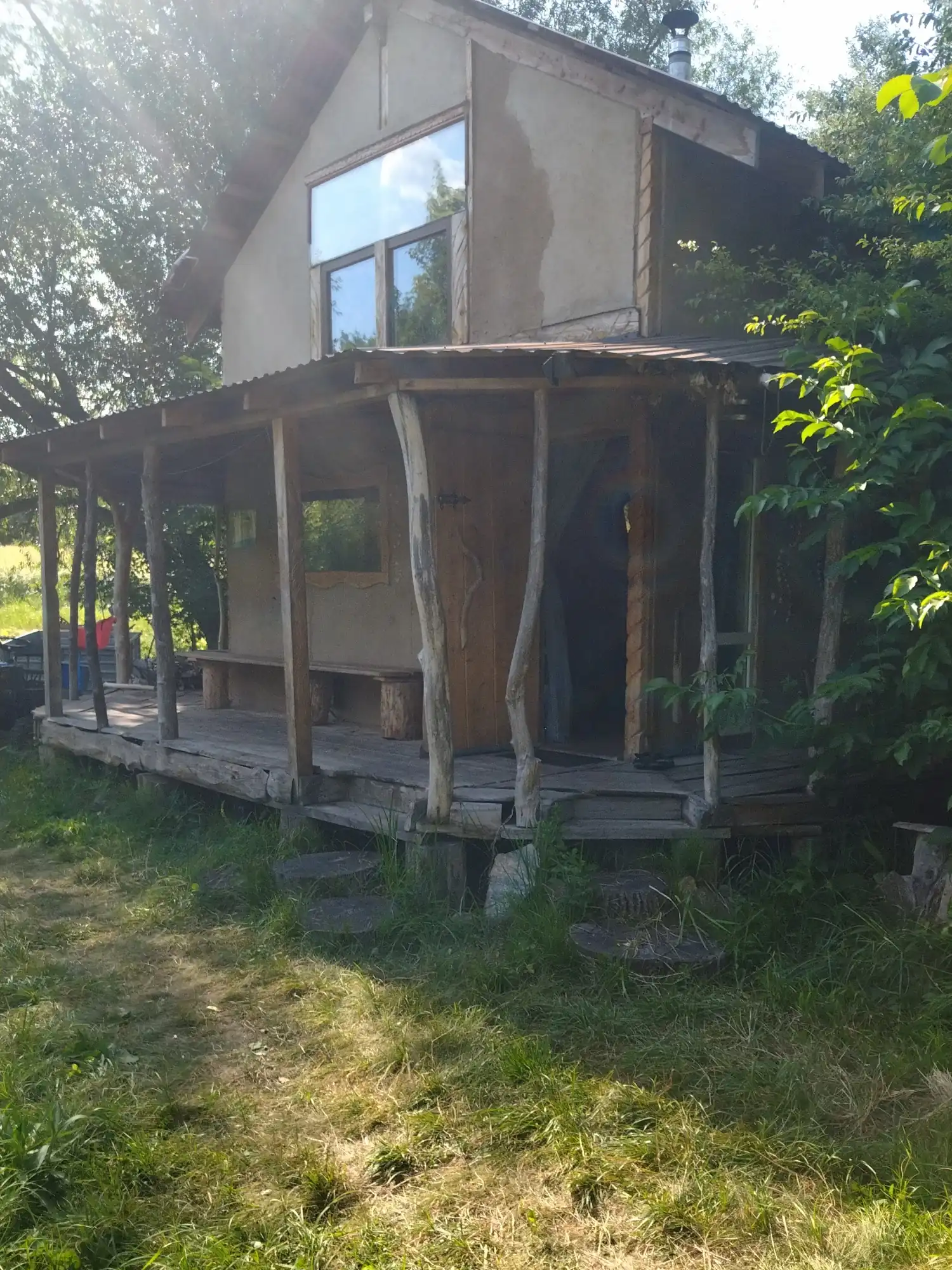 Житло Буцький каньйон - Казак біля річки