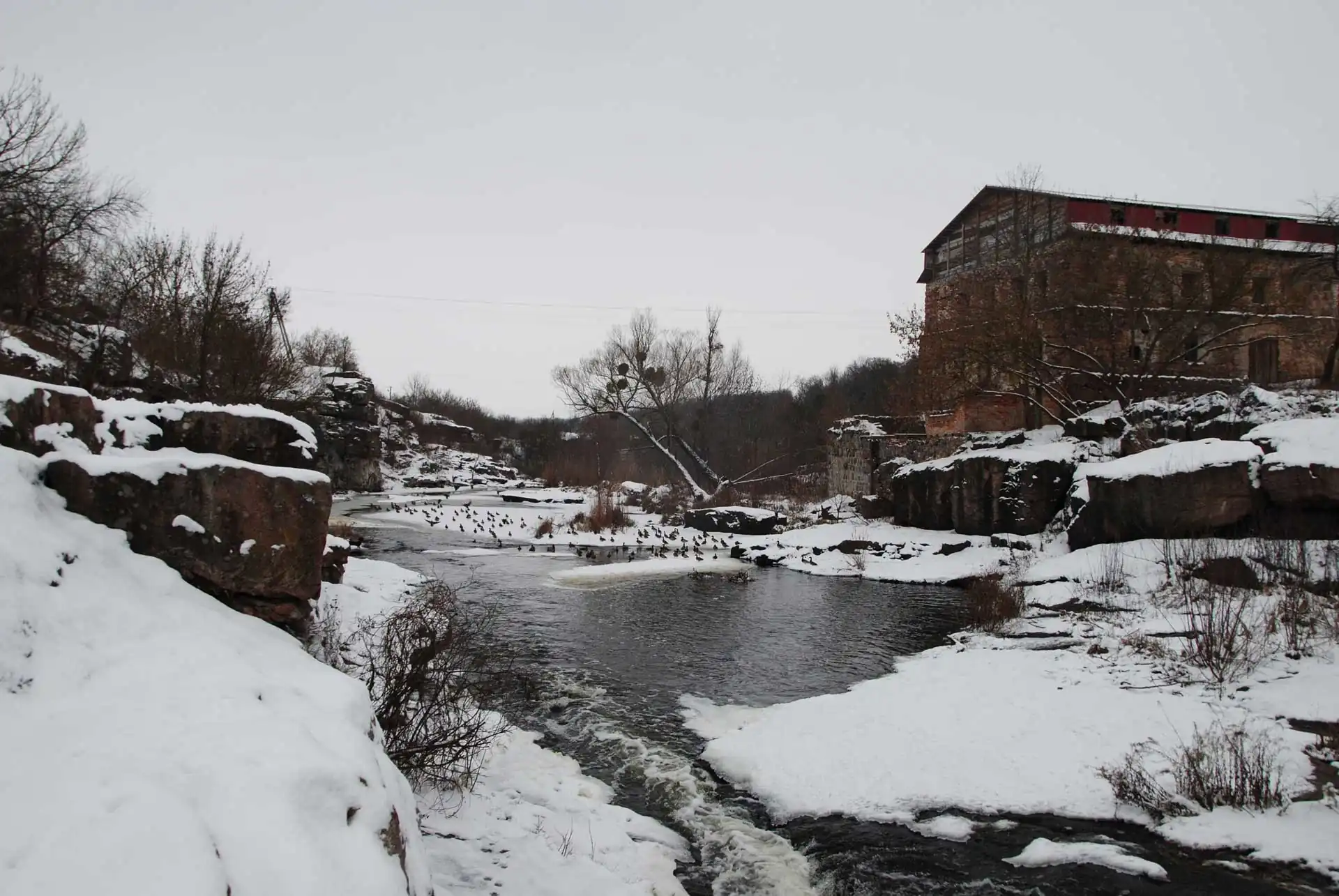 Водяний млин на Буцькому каньйоні взимку