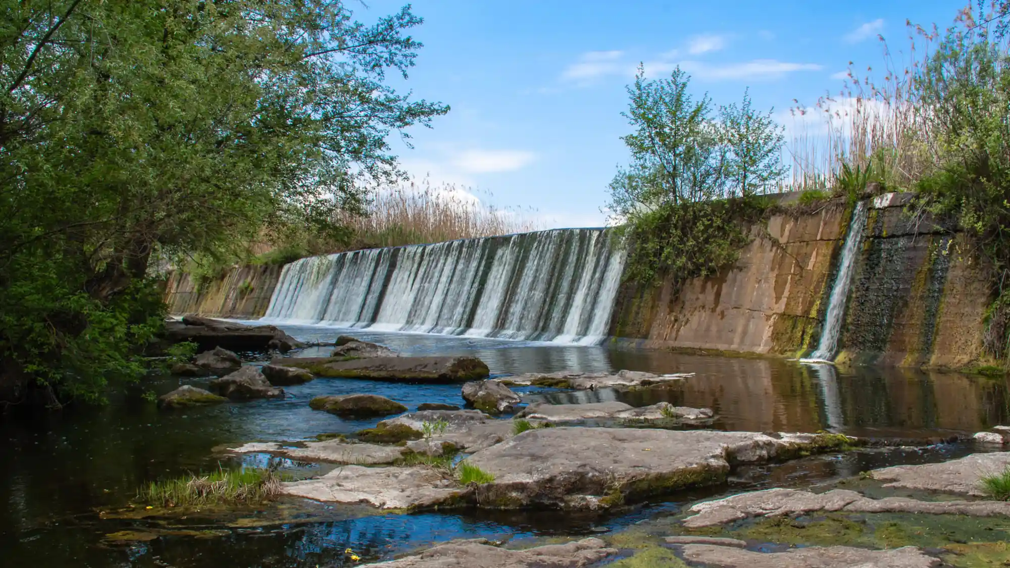 Гребля Буцької ГЕС у травні